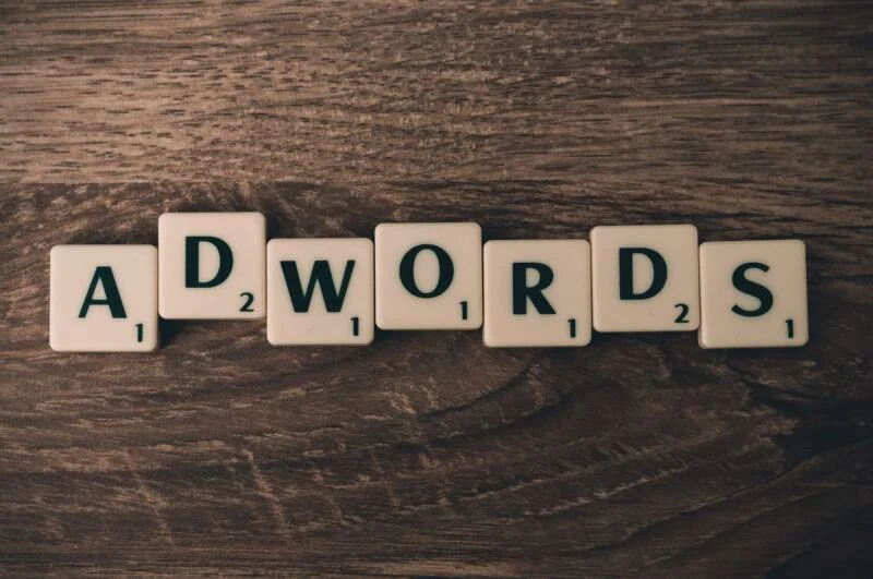 เทียบกันชัด ๆ การเขียนโฆษณาออนไลน์ Adword และ SEO อะไรดีต่อใจกว่ากัน